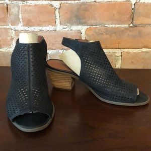 Lucky Brand 8 Sandals